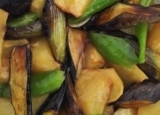 如何制作美味的地三鲜？ 炒菜这个步骤不能少