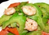 春季降火常吃苦瓜 家常菜苦瓜炒虾仁的做法