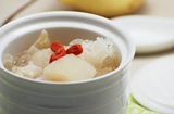 教你做6款好喝的雪梨汤治好换季感冒