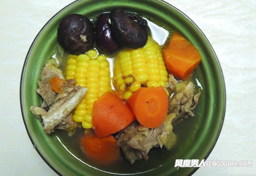 胡萝卜玉米鸡汤