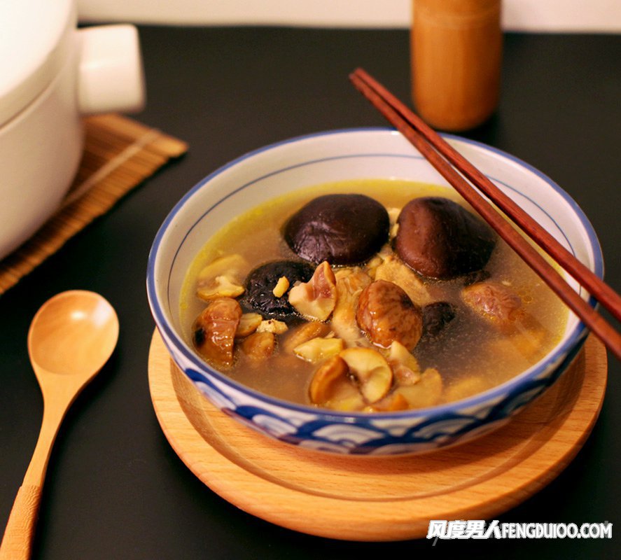 花菇炖鸡汤