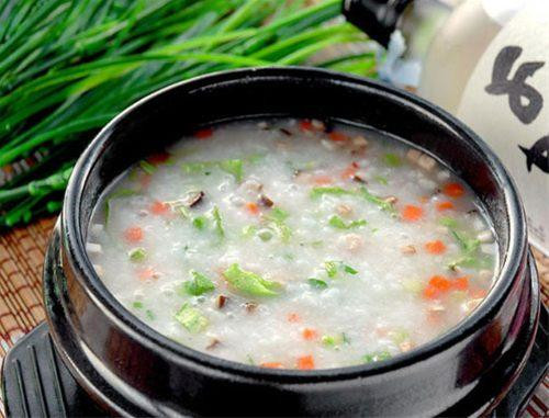 夏季养生粥食谱 小米山药粥的做法