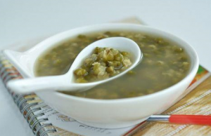 绿豆的作用与功效 绿豆不泡直接煮吗