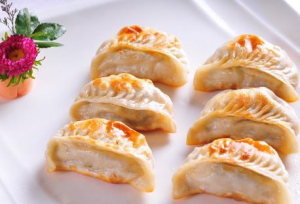 煎饺要先蒸熟吗 煎饺可以先蒸后煎吗