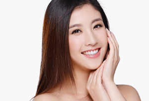 美白精华使用在眼周会怎样