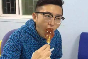灯泡进嘴怎么处理 灯泡放进嘴怎么拿出来