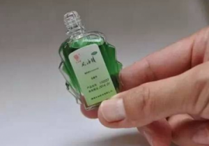 感冒鼻塞风油精擦哪里 感冒可以擦风油精吗