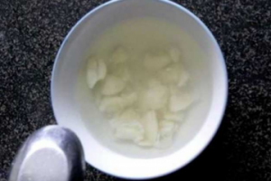 大蒜煮冰糖水治咳嗽吗 大蒜冰糖水是煮还是蒸