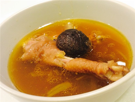 【香菇鸡汤怎么熬好喝】香菇鸡汤怎么做好吃_香菇鸡汤的做法
