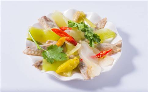 鸡翅膀怎么做好吃 可乐卤制齐上阵