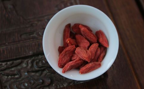 哪些中药泡水喝能抗衰老 抗衰老的方法 怎么抗衰老