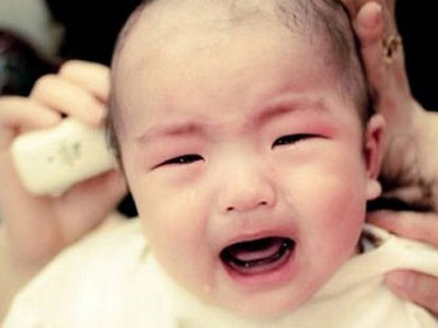 小宝贝怎么剃头 宝妈一定得多看看