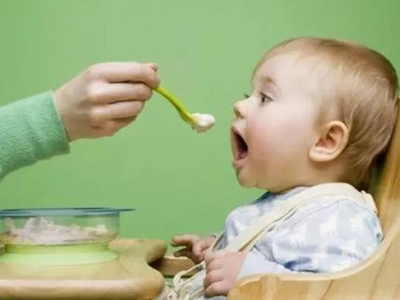 宝宝不爱吃饭怎么办 看看应该如何引导