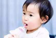 教你如何帮助孩子养成按时刷牙的好习惯