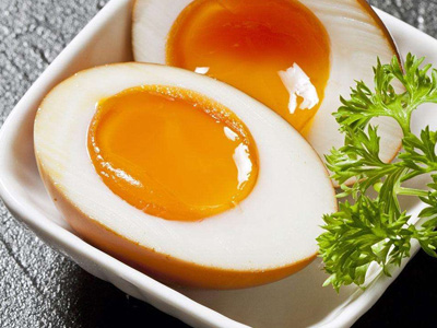 小孩子最好不要吃半生不熟的鸡蛋