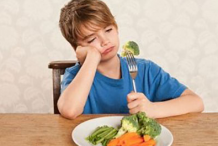 小孩子吃饭挑食的愿意及解决办法