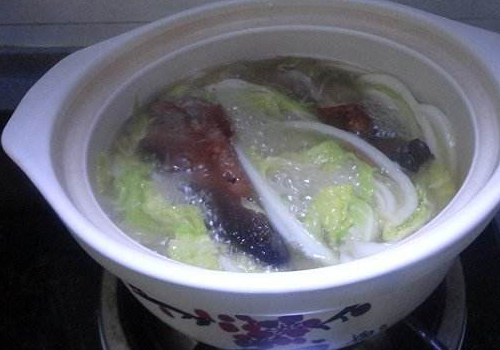 鸭架汤怎么炖好喝不腥 里面放什么好