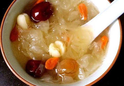 银耳汤可以加桃子吗 可以加绿豆吗