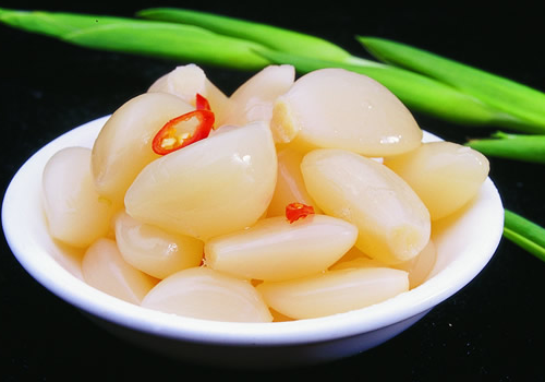 腌糖蒜用紫皮蒜还是白皮蒜 糖醋汁有什么用及要煮沸吗