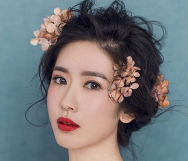 圆脸的新娘适合什么发型 圆脸女生梳什么发型