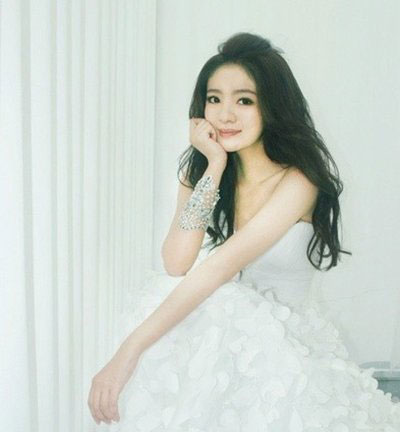婚前安以轩携闺蜜拍婚纱写真好美 安以轩这几款长发很值得入手