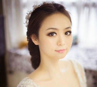 圆脸的新娘适合什么发型 圆脸女生梳什么发型