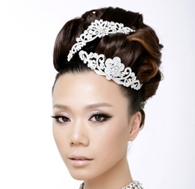 显瘦的新娘婚纱造型 百搭完美新娘发型图片
