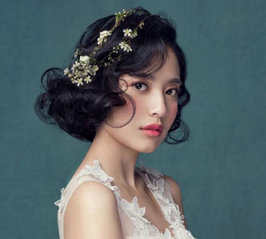 圆脸的新娘适合什么发型 圆脸女生梳什么发型