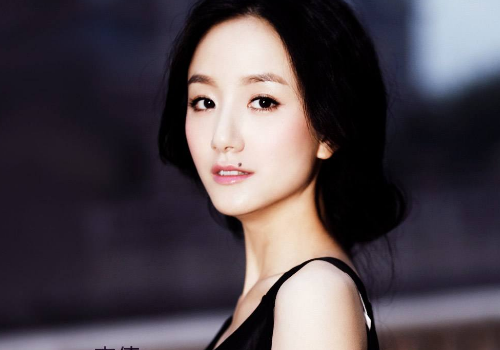 李倩中长发编发发型图片 女神也很可爱