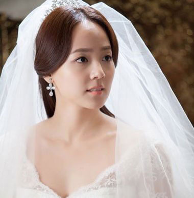 圆脸的新娘适合什么发型 圆脸女生梳什么发型