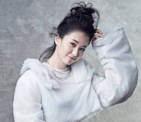 乖乖女乔欣登封面愈发美腻 乔欣少女感长发发型图片