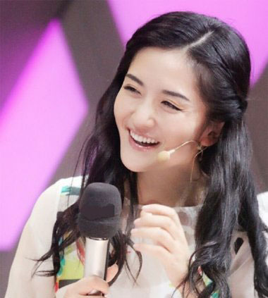 公布当妈的谢娜中长发超时尚 太阳女神要走熟女风发型了