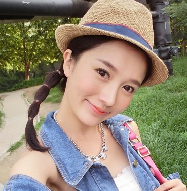 李艾瑾马尾发型图片 有甘蔗辫的效果