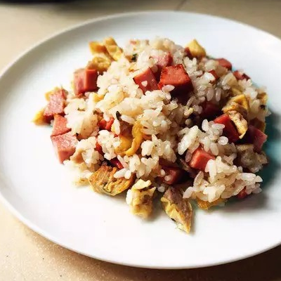 中餐厅张亮剩菜炒饭是怎么做的 炒饭为什么用隔夜的