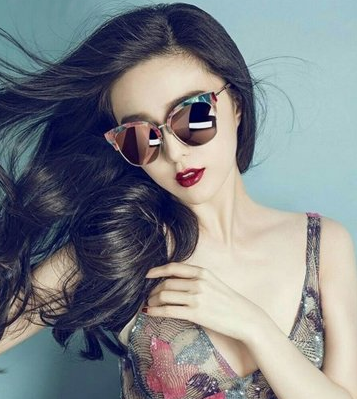 中长发发尾内扣卷发图片 黑直发好女神