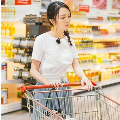 中餐厅靳梦佳的发型叫什么 同款鱼骨辫怎么编