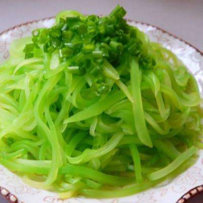 莴笋可以凉拌着吃吗 需要焯水吗