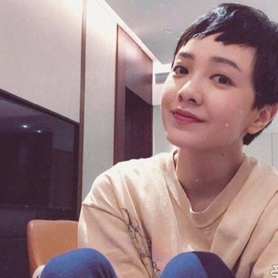 周冬雨郭采洁都爱的短发 帅气一点不输男生
