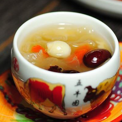 银耳莲子汤用什么锅炖好 用高压锅炖多长时间