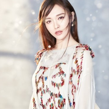 唐嫣二八分发型图片 配裙子很女神