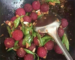 杨梅炒辣椒怎么做 味道怎么样