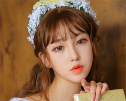 背影女神烫什么发型图片 中长烫发头美丽