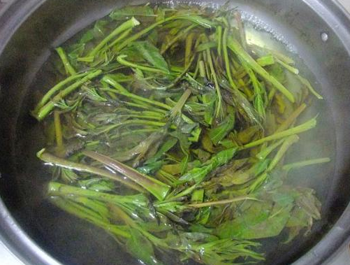 香椿炒蛋怎么做 炒前要川水吗