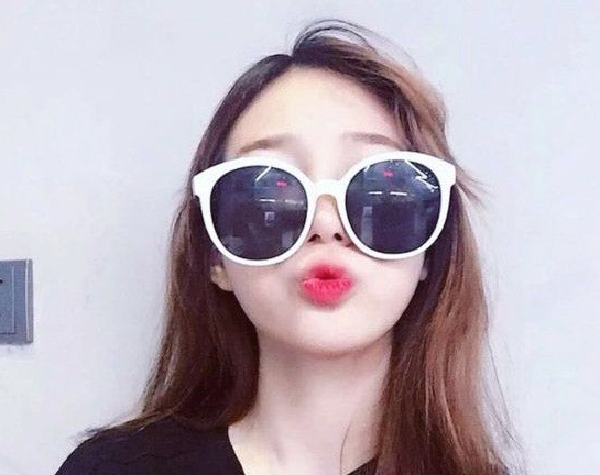 栗色和亚麻色哪个好看 偏分短发适合什么颜色