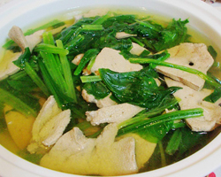 猪肝菠菜汤怎么做好吃 用白醋浸泡去掉腥气