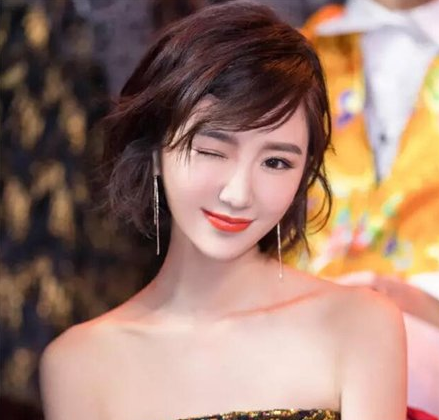 圆脸显瘦发型图片 鸡窝头短发不错