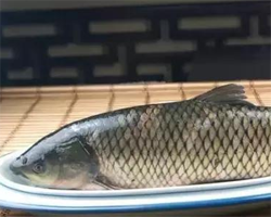 鱼身上的粘液怎么去除 盐搓热水