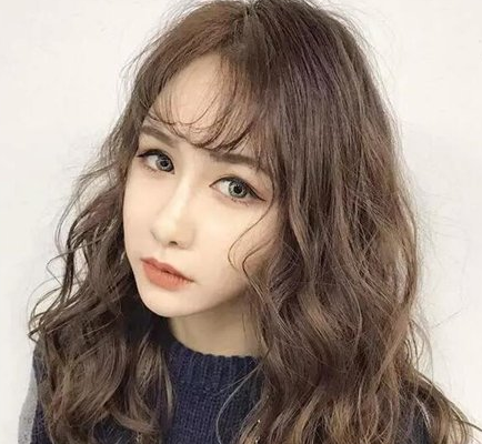 满头烫发型图片 适合多大年龄