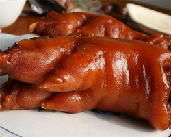 猪蹄去毛去异味方法 用松香用淡碱水泡