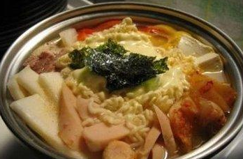 煮方便面先放料还是面 什么时候放鸡蛋